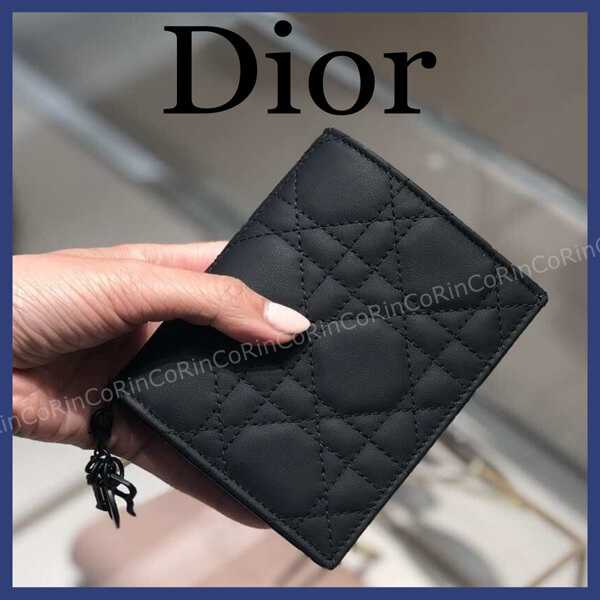 【Dior】LADY DIOR ディオール ミニ財布 コピー チャーム付き 三つ折り S0178PNMJ_