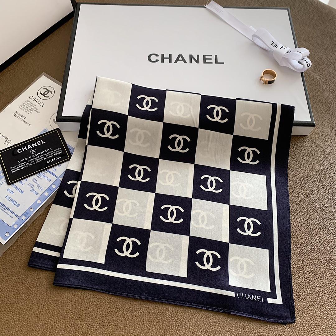 Chanel（香奈儿）100%桑蚕丝素绉缎。 百搭小方巾，减龄气质优雅，既可当头巾，